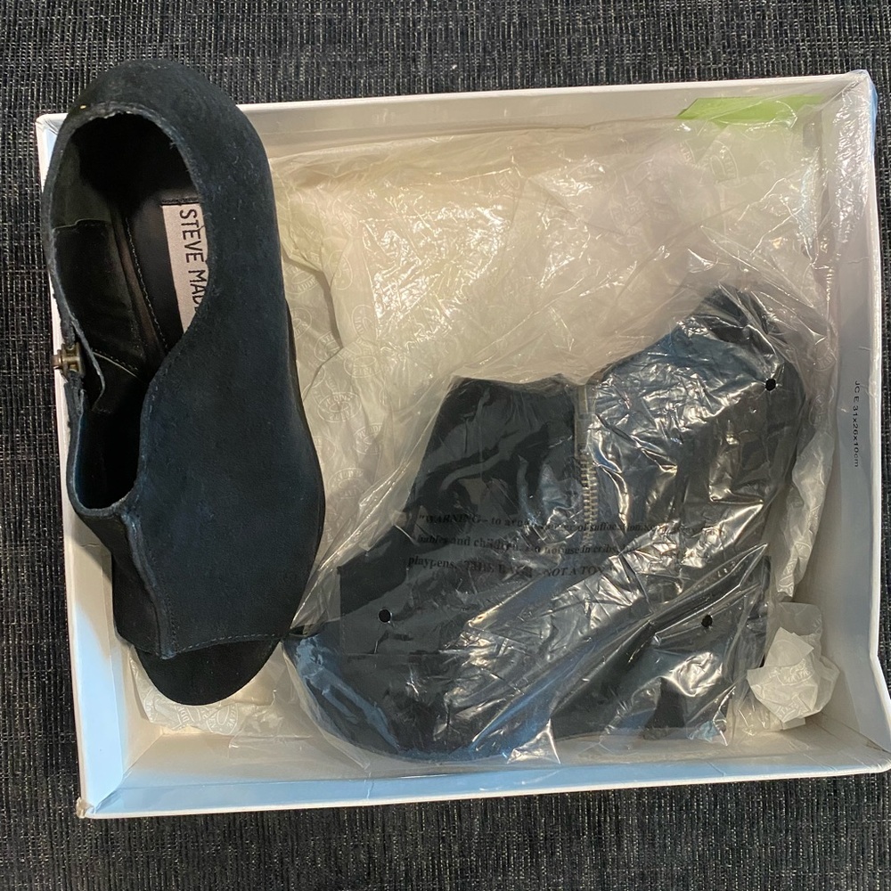 Steve Madden Black suede wedge bootie original box